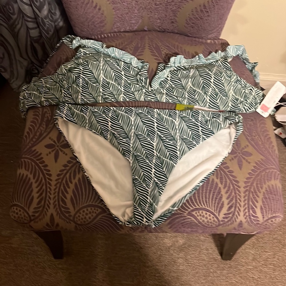 Gianni Bini 2 piece swimsuit